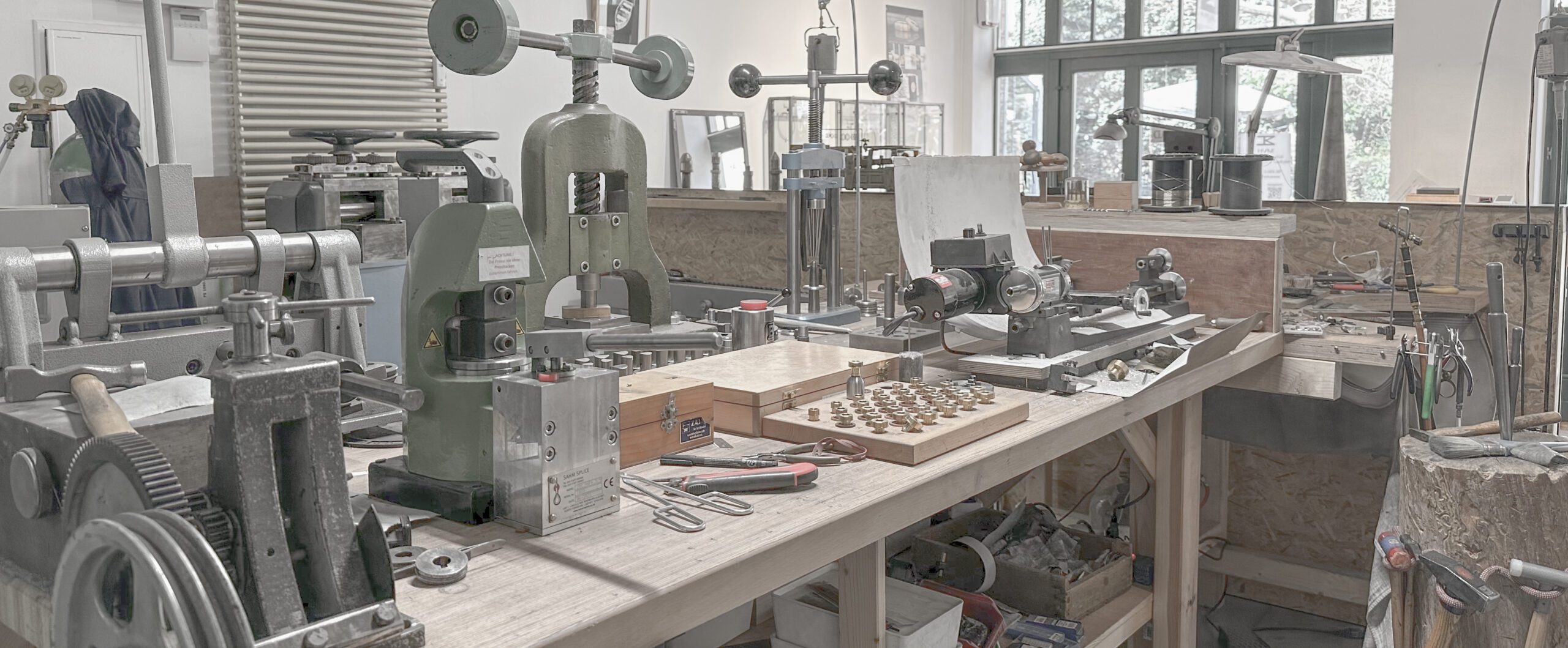 Trauringe selber schmieden in Berlin – Workshop in den Heckmann Höfen