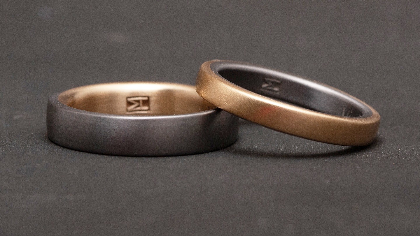 Tantal Trauringe – Dunkel, robust, hypoallergen – handgefertigt in Berlin