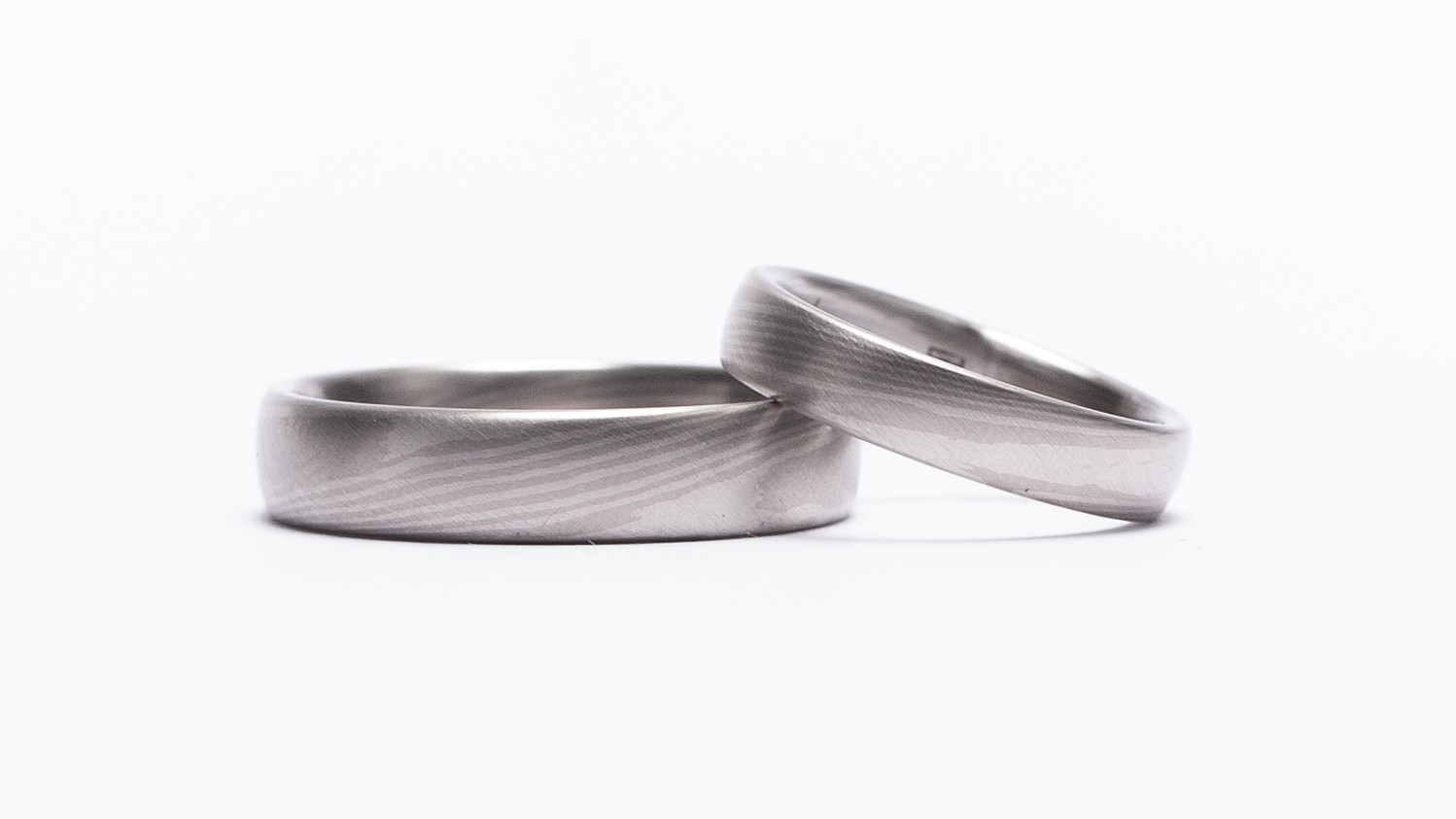 Luna Mokume Gane Ring – Detail der feinen monochromen Struktur