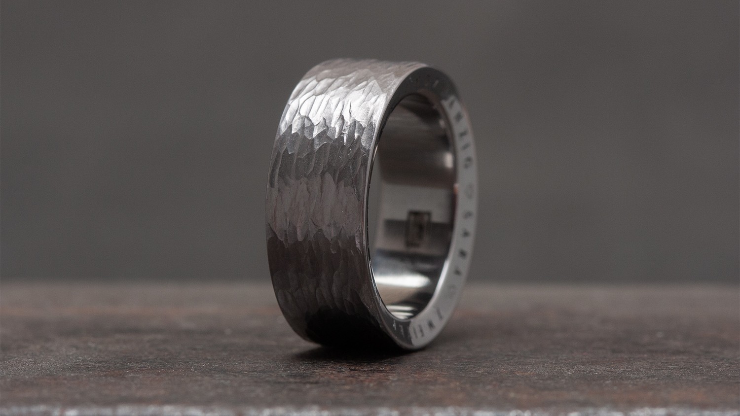 Tantal Pur gehämmert - Lasergravur an der Seite