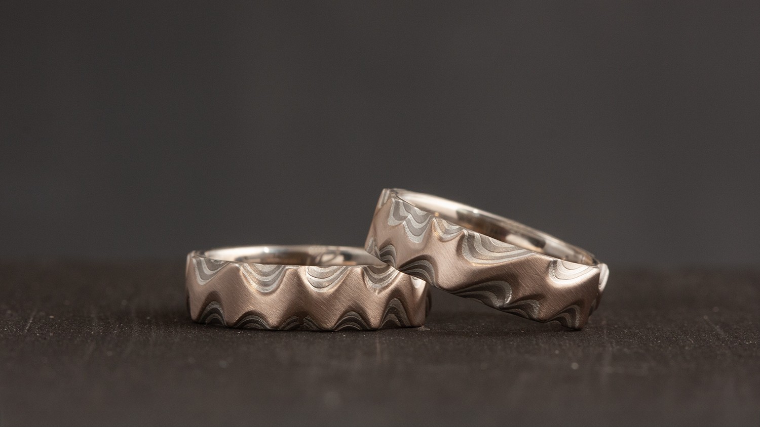 Topo Mokume Gane Trauringe – Paaransicht