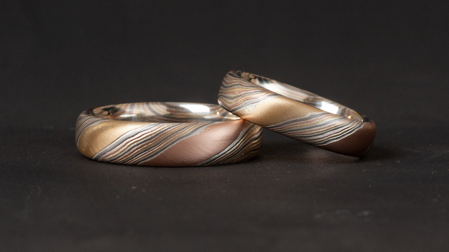 Blaze Mokume-Gane-Ringe mit markanter mehrfarbiger Maserung