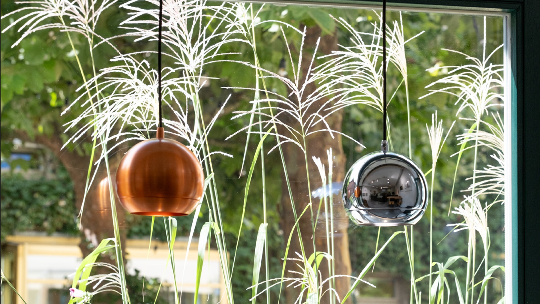 View from the MVH Schmuckwerk workshop into the green courtyard